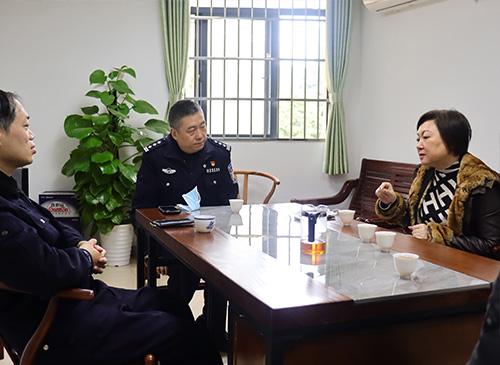 加强党建共建，亲昵警企关系